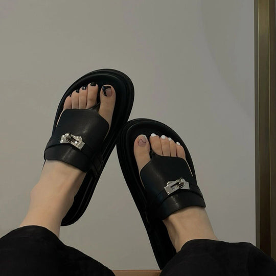 Damen Riemensandalen mit elegante Schnallenapplikation EB