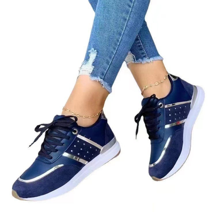Damen stylische Fashion-Sneaker mit dekorativen Nieten Metallic-Details und gepolstertem Komfortfußbett EB