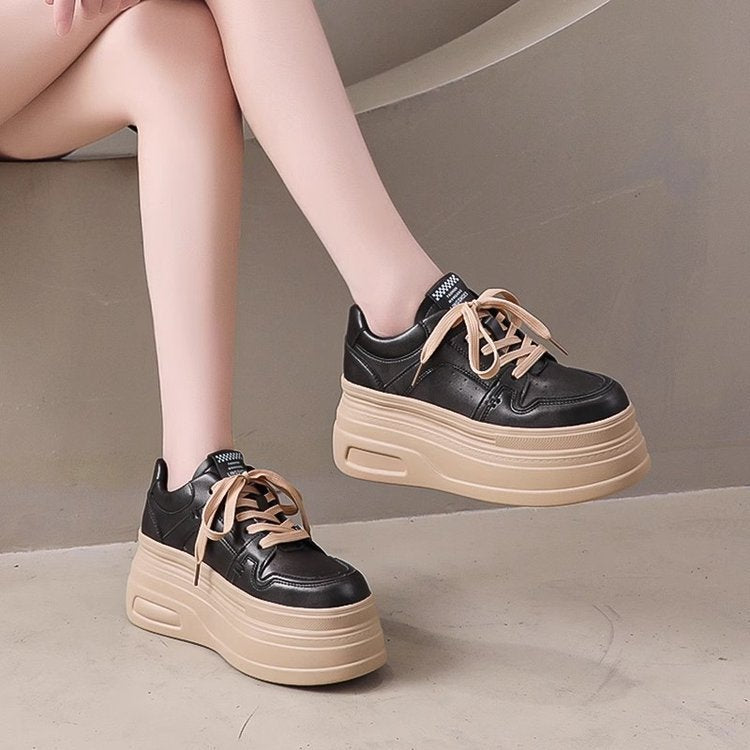 Damen Plateausneaker mit robustem Obermaterial und modischer Schnürung EB