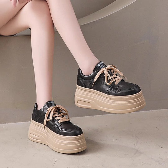 Damen Plateausneaker mit robustem Obermaterial und modischer Schnürung EB
