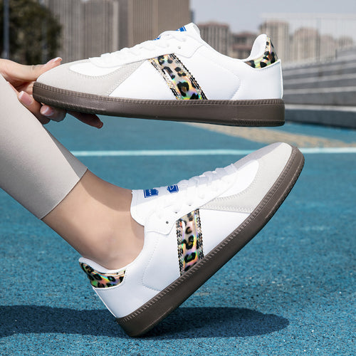 Damen Sportliche Sneakers mit strapazierfähigem Obermaterial und rutschfester Sohle EB