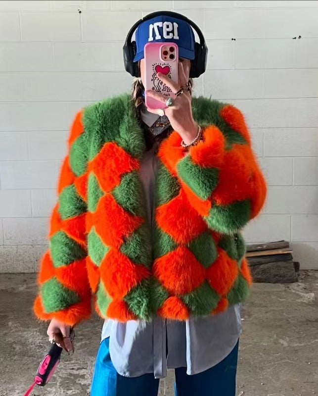 Damen auffällige Kunstpelzjacke mit innovativem Karomuster und kurzem Schnitt EB