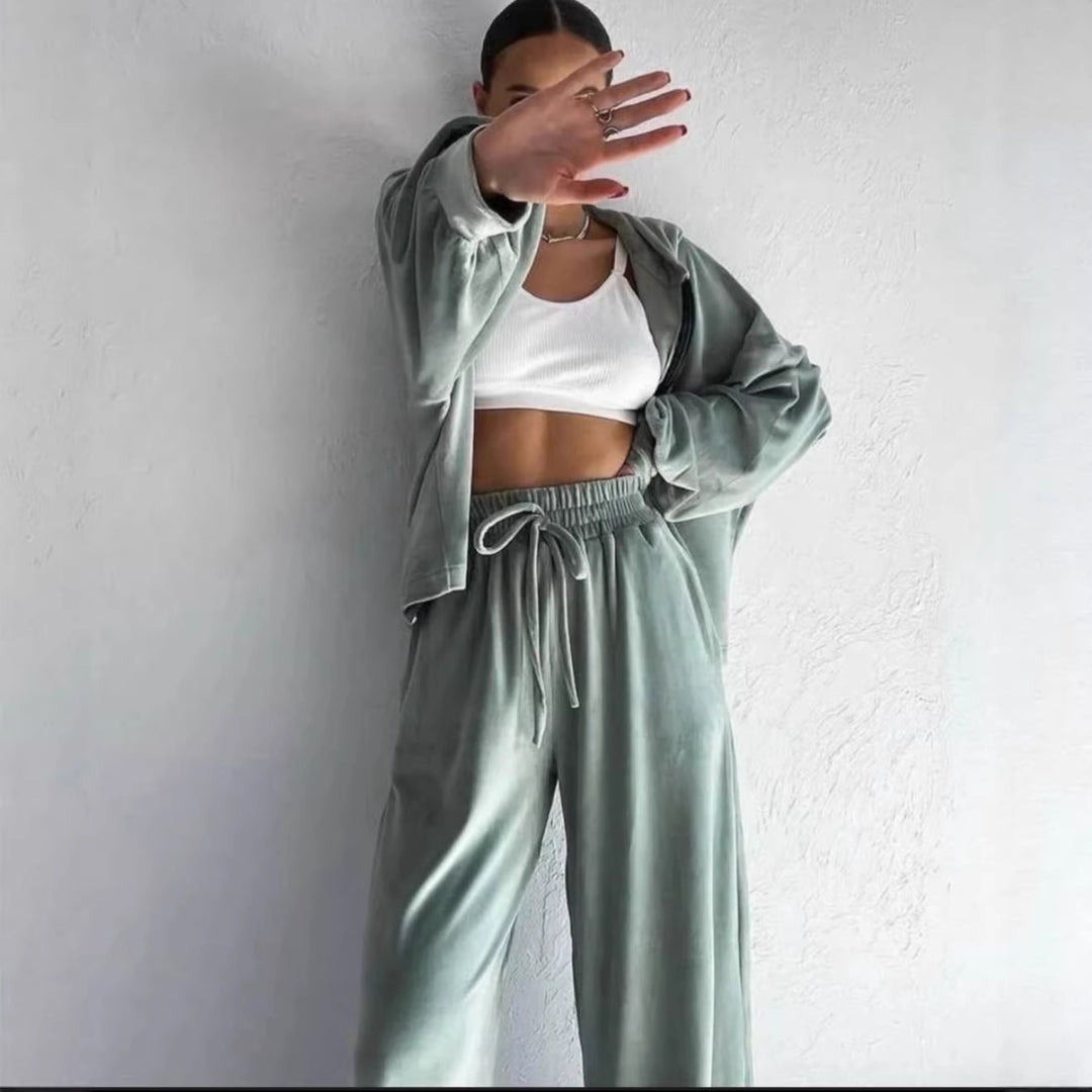 Damen luxuriöses Velours-Lounge-Set mit kurzem Reißverschluss-Hoodie und weitem High-Waist-Hose Eichborn Berlin