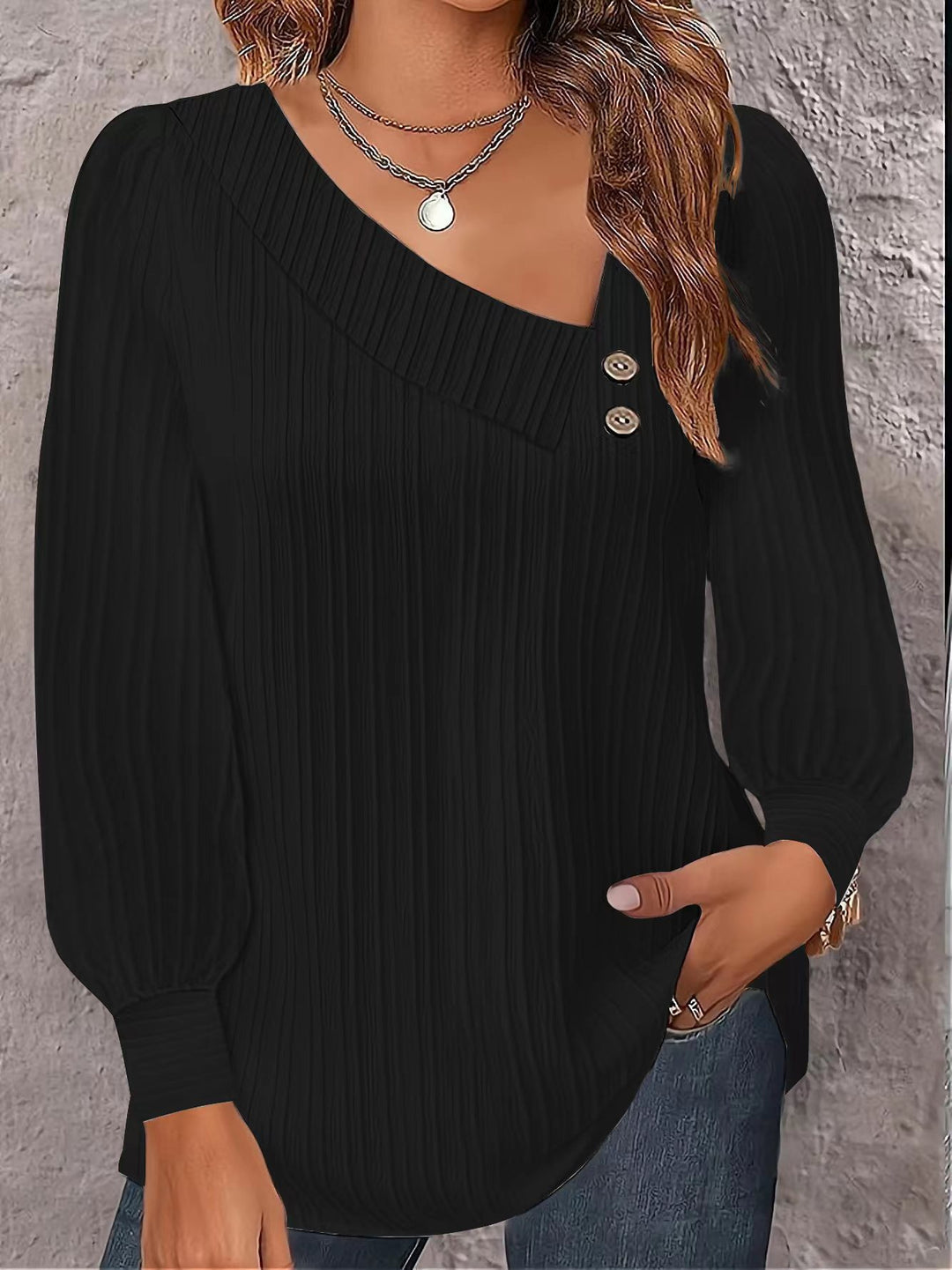 Damen Plissee-Bluse mit asymmetrischem Ausschnitt und Knopf-Details EB