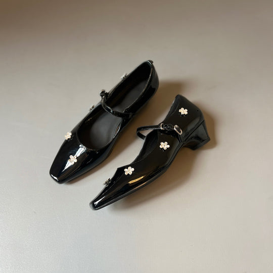 Damen Ballerinas mit blumigen Verzierungen und glänzender Lackoberfläche EB