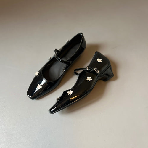 Damen Ballerinas mit blumigen Verzierungen und glänzender Lackoberfläche EB