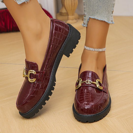 Damen nan glänzende Krokoprägung Loafer mit profilierter Traktorsohle und goldener Zierschnalle EB