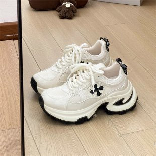 Damen Sportliche Sneaker mit atmungsaktiver Mesh-Oberfläche und dämpfender Sohle EB