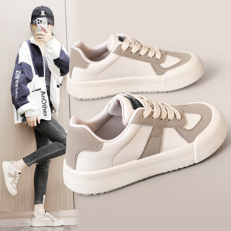 Damen Sportliche Sneakers mit kontrastierenden Materialien EB