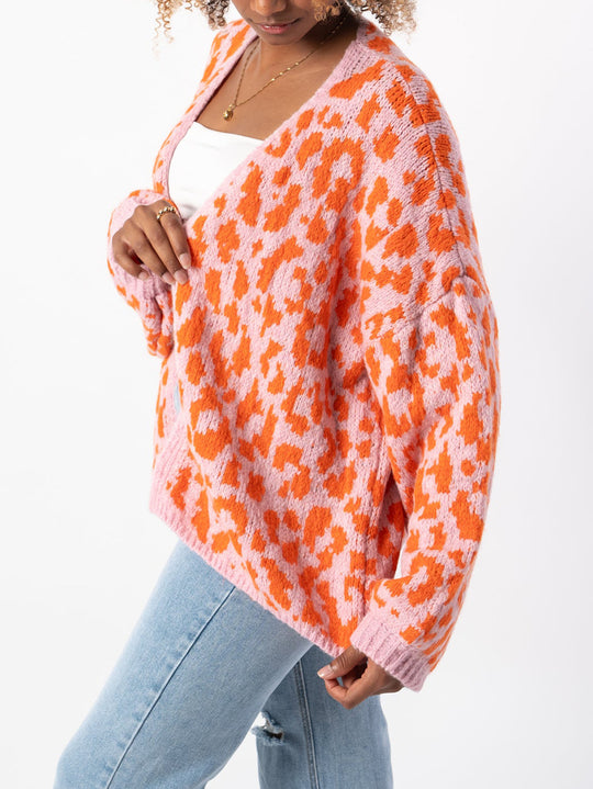 Damen grob gestrickter Cardigan mit stilvollem Leopardenmuster und bequemen Oversize-Details EB