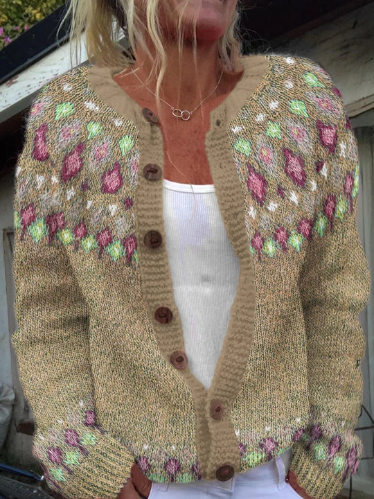 Damen nan gemusterte Strickjacke mit Rundpasse, Holzknöpfen und Eingrifftaschen EB