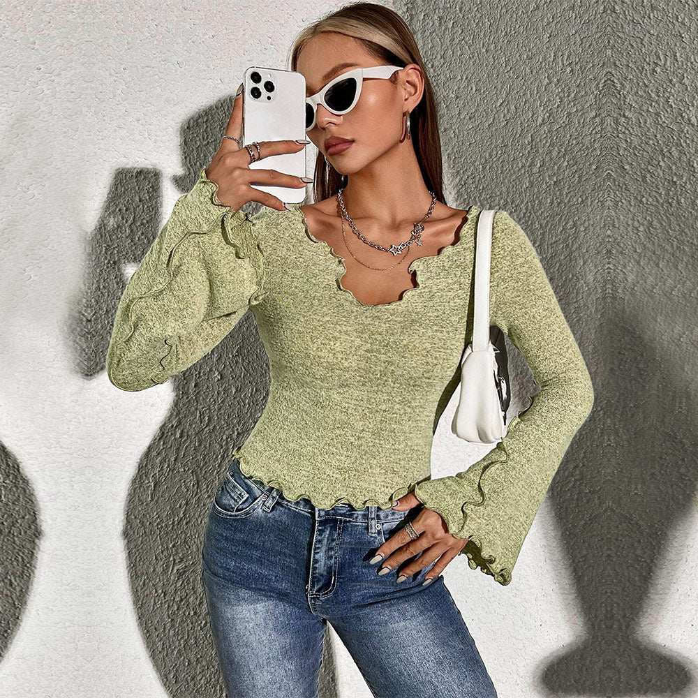 Damen figurbetontes Feinstrick-Longsleeve mit V-Ausschnitt, welligem Saum und Glockenärmeln Eichborn Berlin