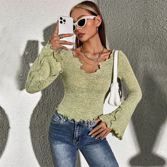 Damen figurbetontes Feinstrick-Longsleeve mit V-Ausschnitt, welligem Saum und Glockenärmeln Eichborn Berlin