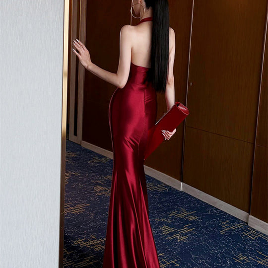 Damen Maxi Kleid mit eleganter Halterneck-Detaillierung und fließendem Schnitt EB
