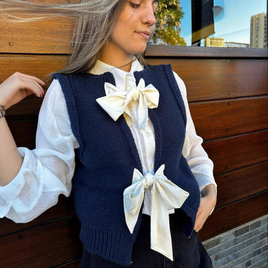 Damen Strickweste mit elegantem Rückendetail und Schleifenverzierung EB