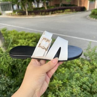 Damen Elegante und komfortable Riemchen-Sandalen mit schöner Schnallen-Applikation EB