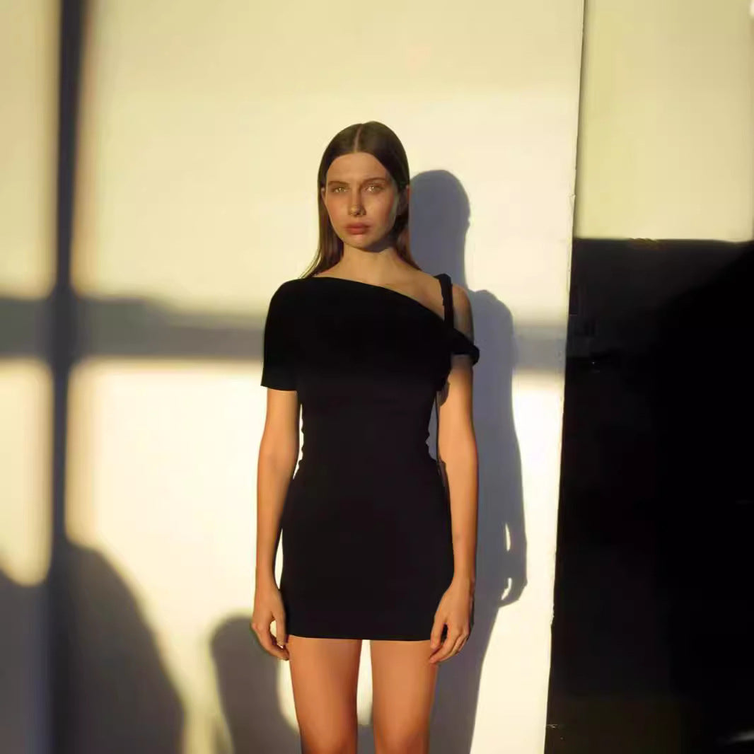 Damen Figurbetontes Minikleid mit asymmetrischem Trägerdesign EB