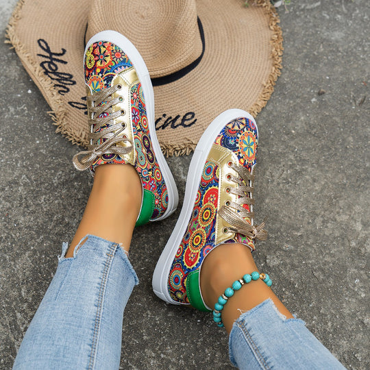 Damen Moderne Sneakers mit buntem Muster und glänzenden Schnürsenkeln EB