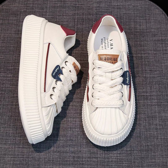 Damen Sportliche Sneakers mit charakteristischem Oberflächen-Design und rutschfester Sohle EB
