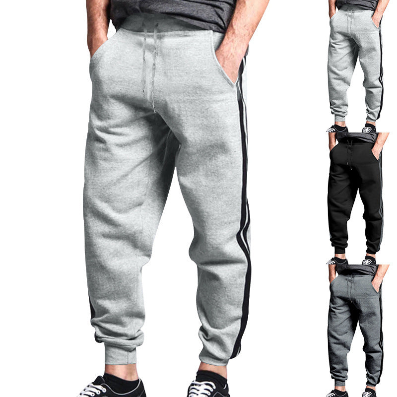 Herren Relaxed-Fit Jogginghose mit seitlichem Kontraststreifen, Elastikbund & Kordelzug EB