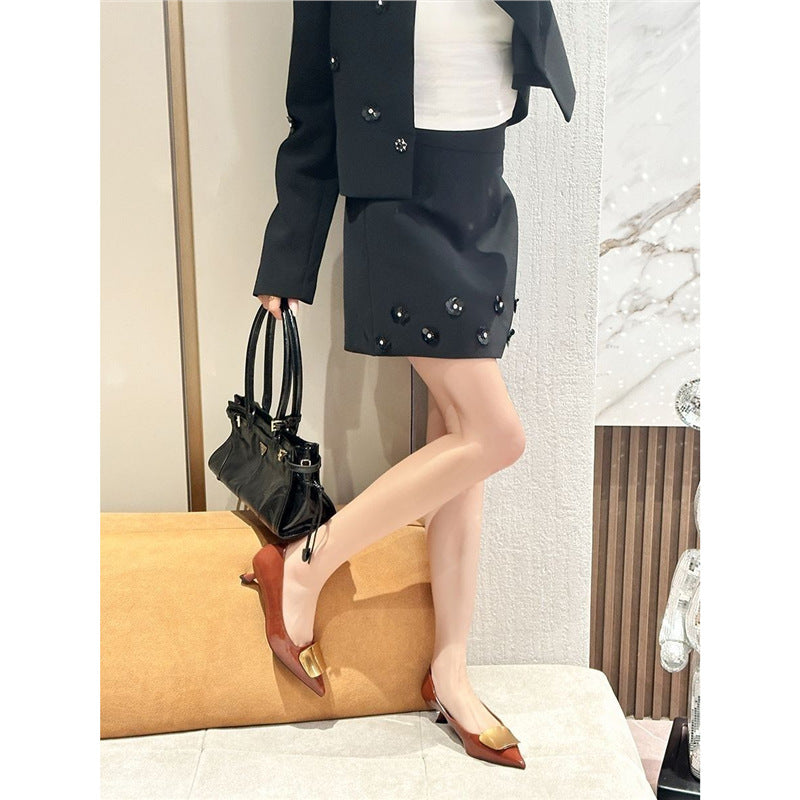 Damen elegante spitze Pumps mit luxuriösem Metallakzent EB