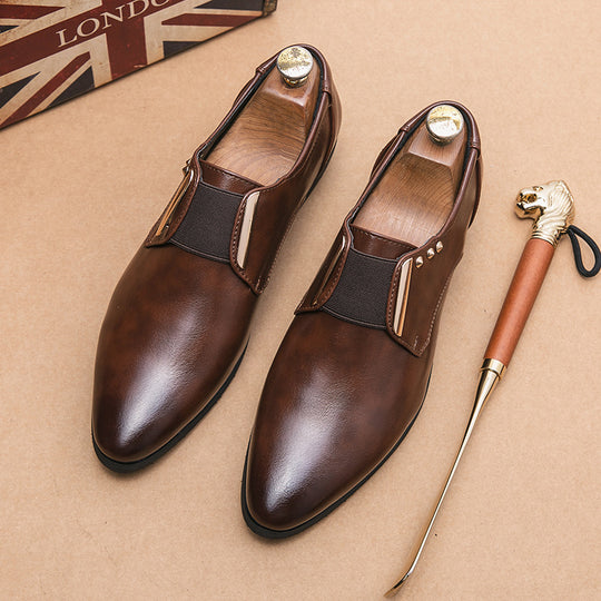 Herren elegante spitze Slip-On Business-Halbschuhe mit elastischer Gummilasche und dekorativen Metallapplikationen EB