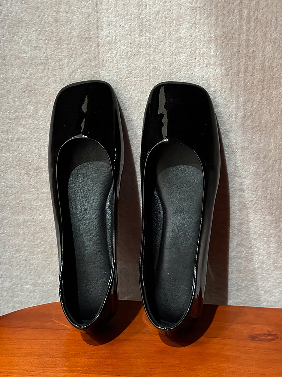 Damen elegante Ballerinas mit schickem Quadratfuß und glänzender Oberfläche EB
