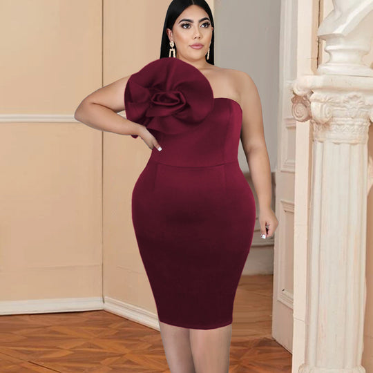 Damen Figurumspielendes Kleid mit asymmetrischem Oberteil und voluminösem Blütenakzent EB
