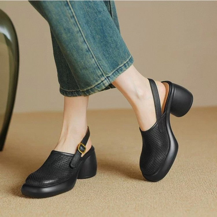 Damen Riemchen-Clogs mit perforierter Oberfläche und komfortablem Blockabsatz EB