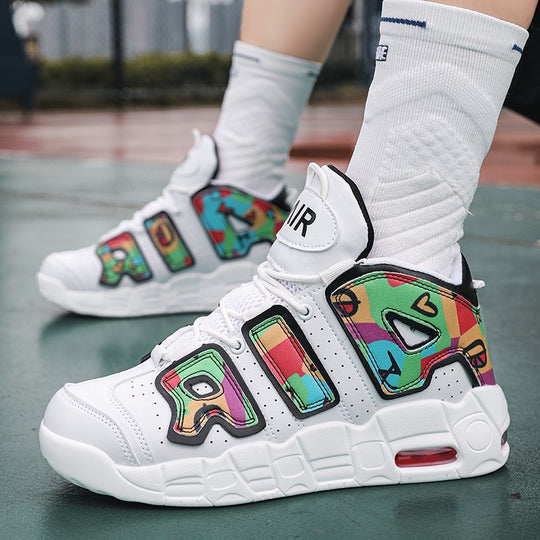 Unisex hochwertige Streetball-Sneaker mit perforiertem Obermaterial, verstärkten Overlays und gedämpfter Wellen-Zwischensohle EB