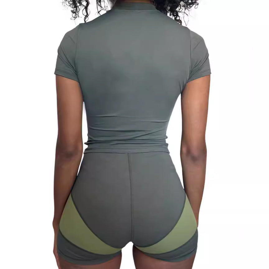 Damen Sportliches Set mit kurzem Oberteil und enganliegenden Shorts EB