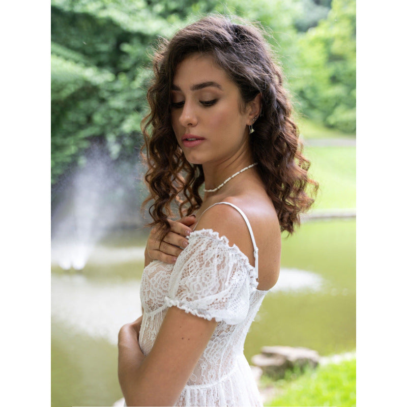 Damen Elegantes Spitzenkleid mit asymmetrischem Saum und verspielten Rüschendetails EB