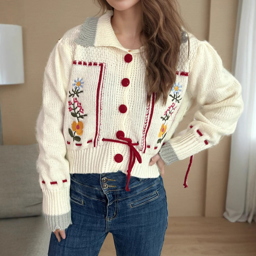 Damen Strickjacke mit floralen Stickereien und dekorativen Knöpfen EB