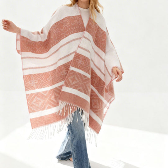 Damen Überwurfcape mit Jacquard‑Strick, V‑Ausschnitt und Fransensaum EB