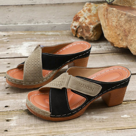 Damen Wedge-Pantoletten mit verstellbarem Riemendesign und konturiertem Fußbett EB