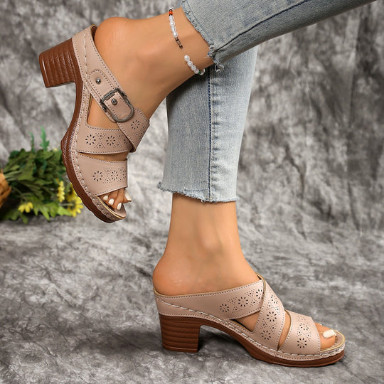 Damen Design-Sandalen mit verstellbarem Riemen und geschmackvoller Perforierung EB