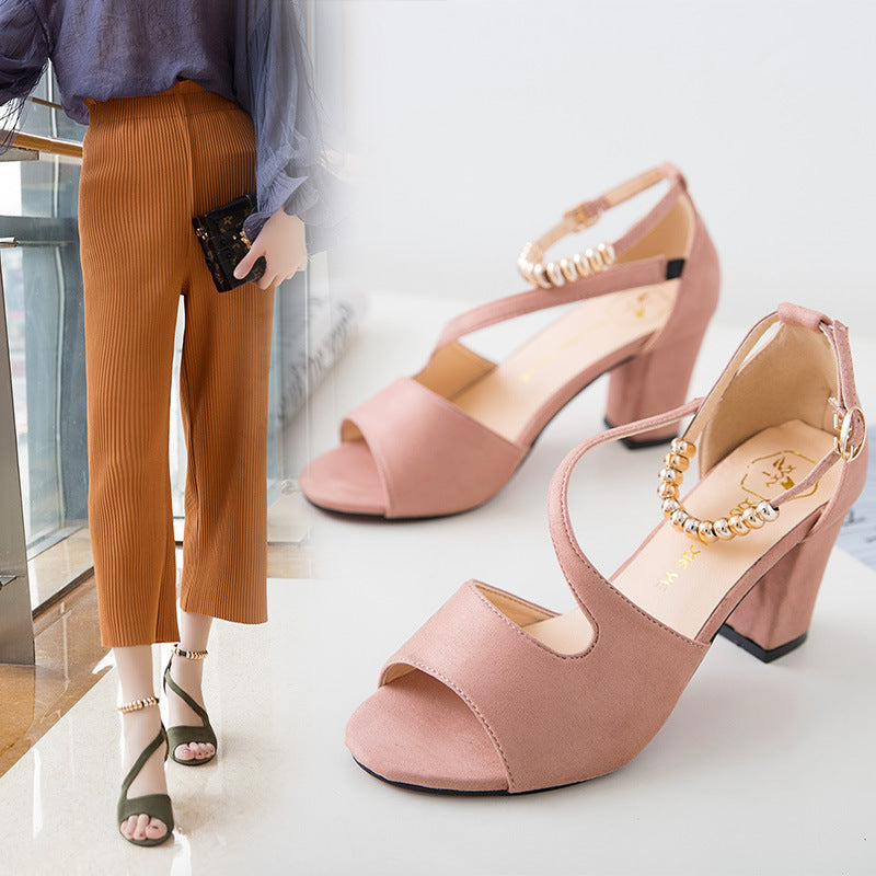 Damen elegante High Heels Sandalen mit modischen Riemchen und goldenen Akzenten EB