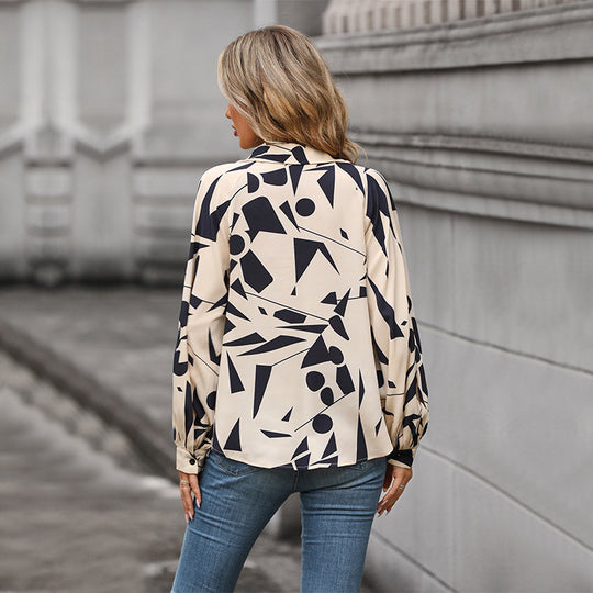 Damen Bluse mit modernem grafischen Design und V-Ausschnitt EB