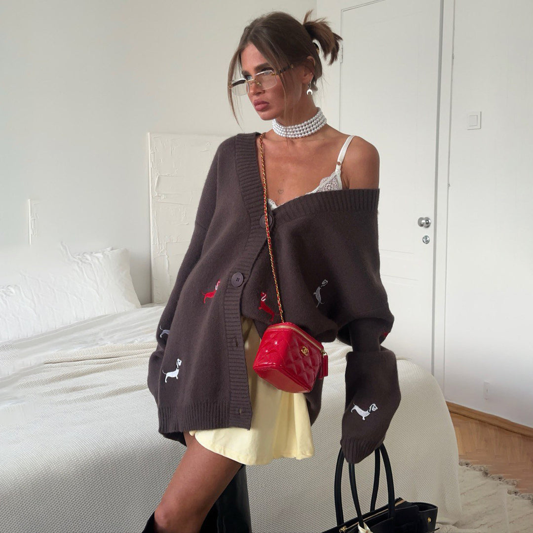 Damen Oversized Strickcardigan mit gestickten Dackelmotiven Eichborn Berlin