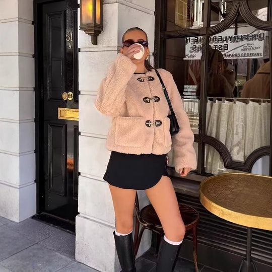 Damen modische Teddyjacke mit vintage Knopfdetails und aufgesetzten Taschen EB