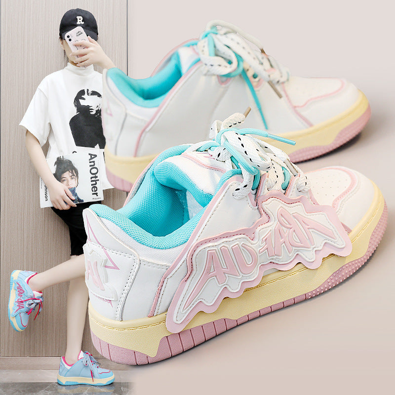 Damen Sneakers mit glänzenden Akzenten und einzigartigem Design EB