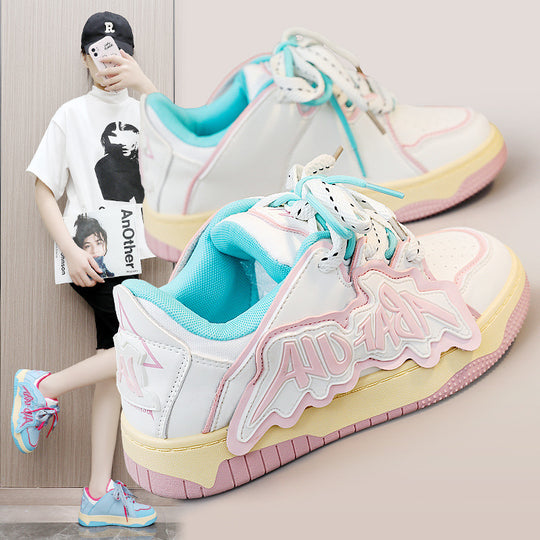 Damen Sneakers mit glänzenden Akzenten und einzigartigem Design EB