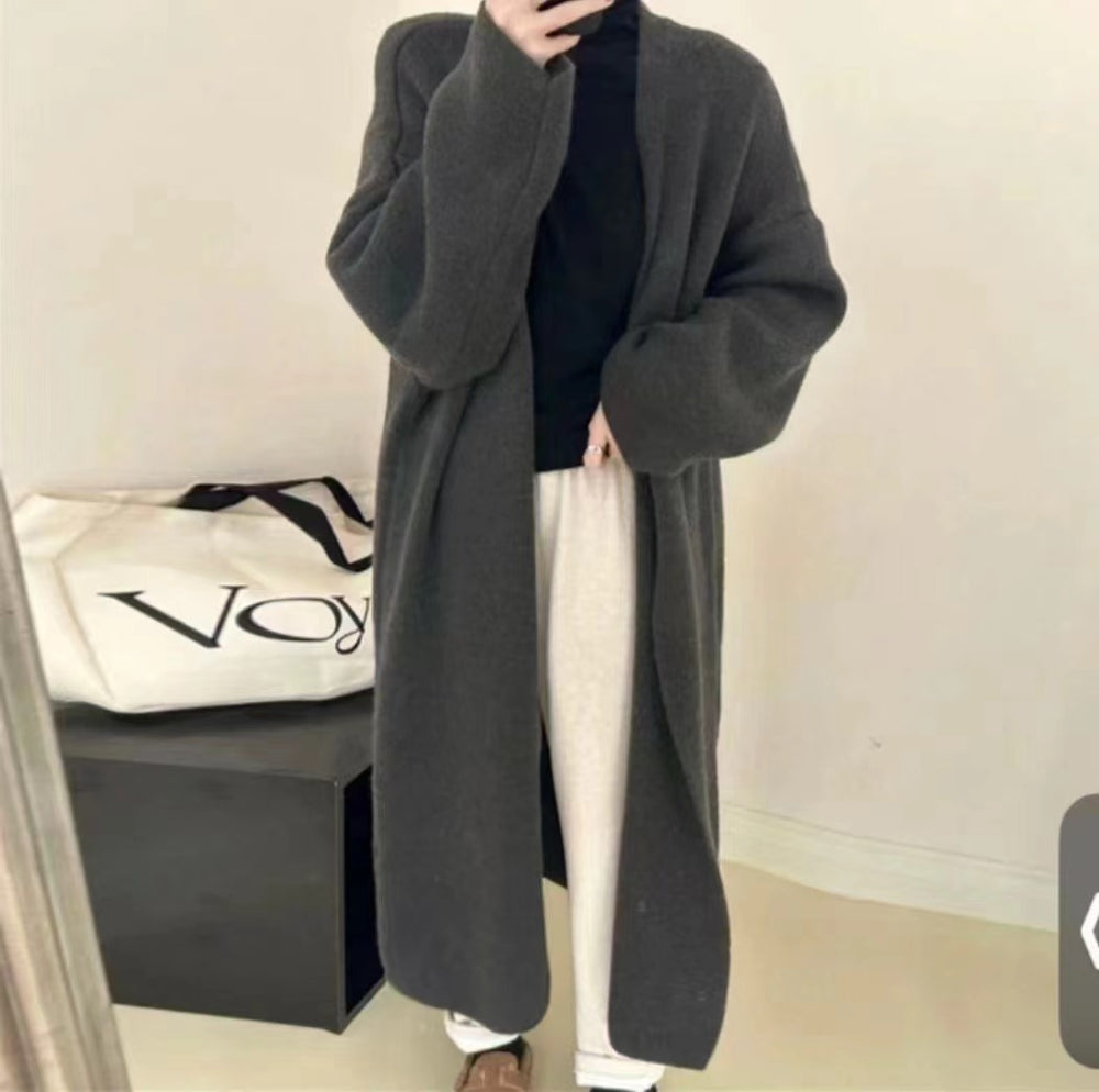 Damen Langer Wollmantel im minimalistischen Stil mit weitem Schnitt und eleganten Details EB