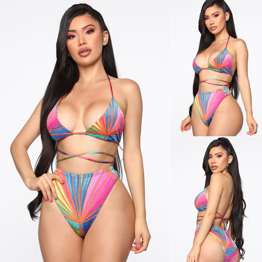 Damen Bikini mit Wickelrock und buntem Muster EB