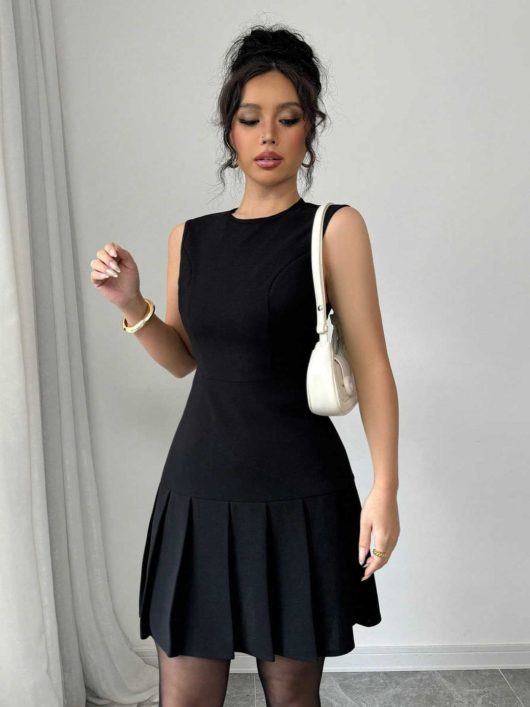 Damen Plissiertes Minikleid mit figurbetonter Silhouette EB