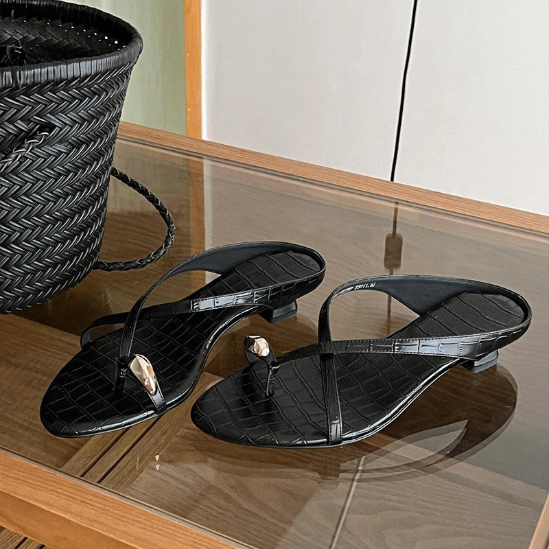 Damen Zehentrenner-Sandalen mit elegantem Riemendesign und modischem Schmuckdetail EB
