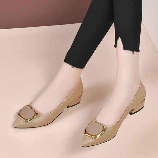 Damen Elegante Pumps mit glänzendem Schmuckdetail EB