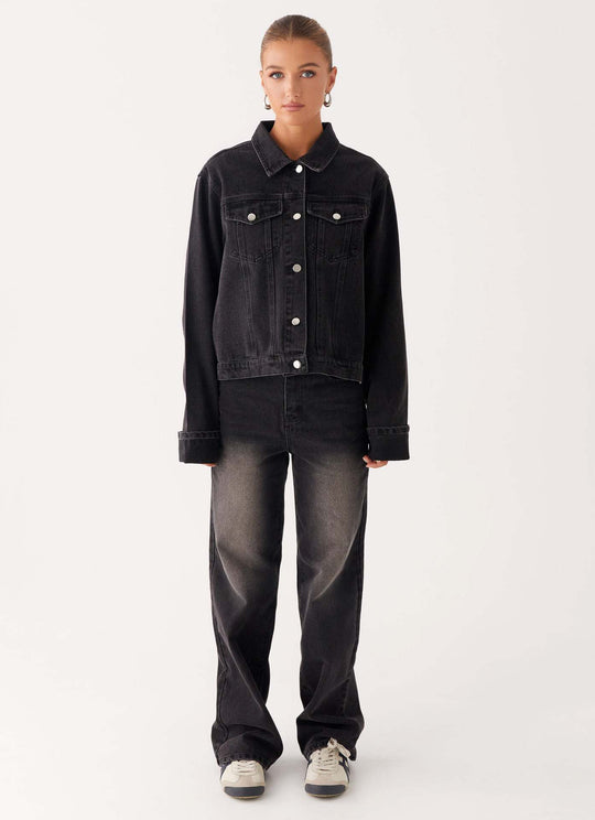 Damen trendige Denimjacke im lässigen Schnitt mit aufgesetzten Taschen und Knopfdetails EB