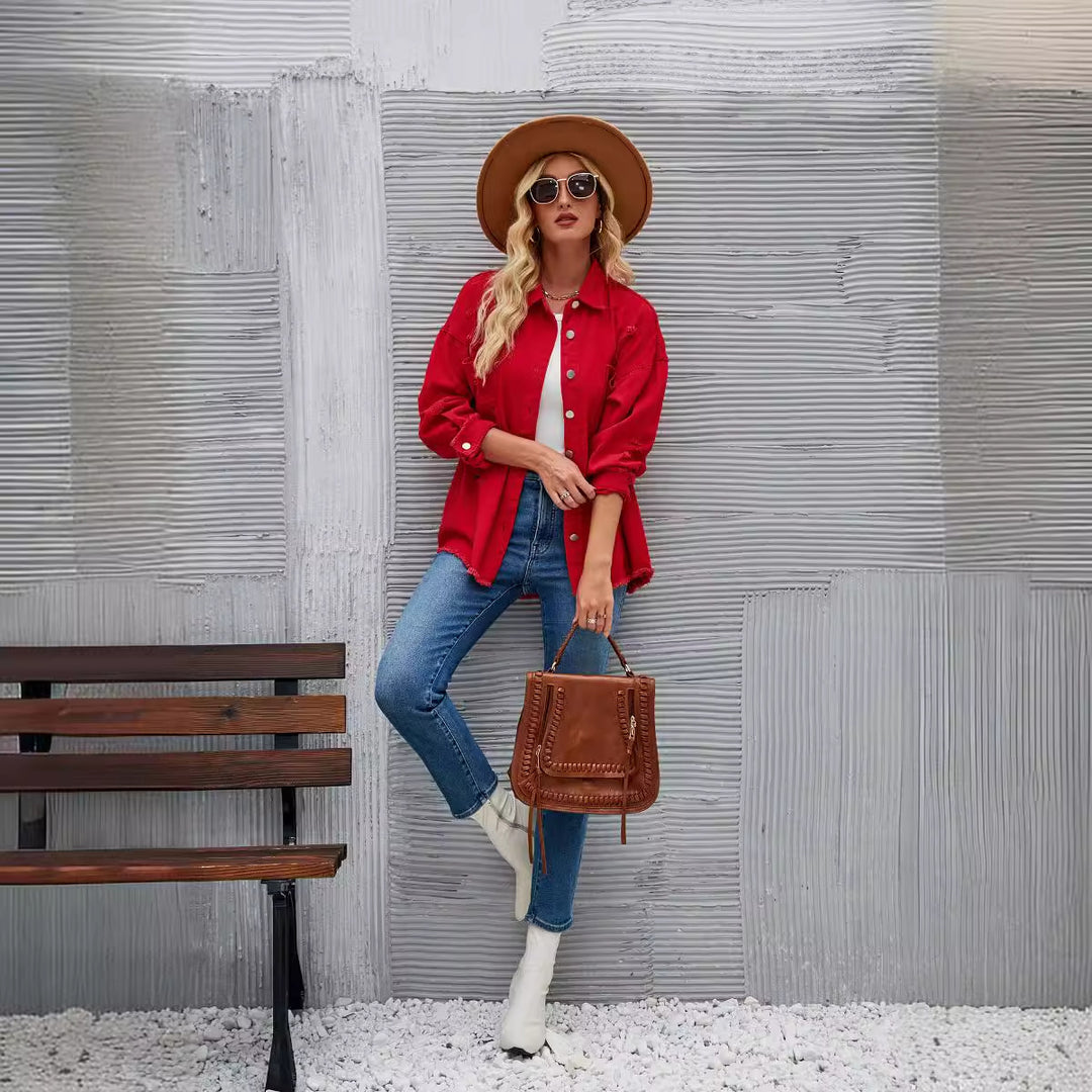 Damen Oversized Denim Jacke mit fransigen Details und Knopfleiste EB