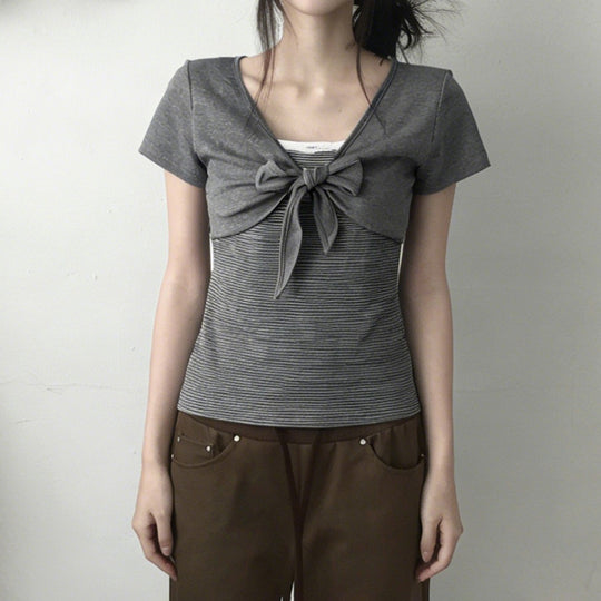 Damen kurzes T-Shirt mit Knoten-Detail und gestreiftem Design EB